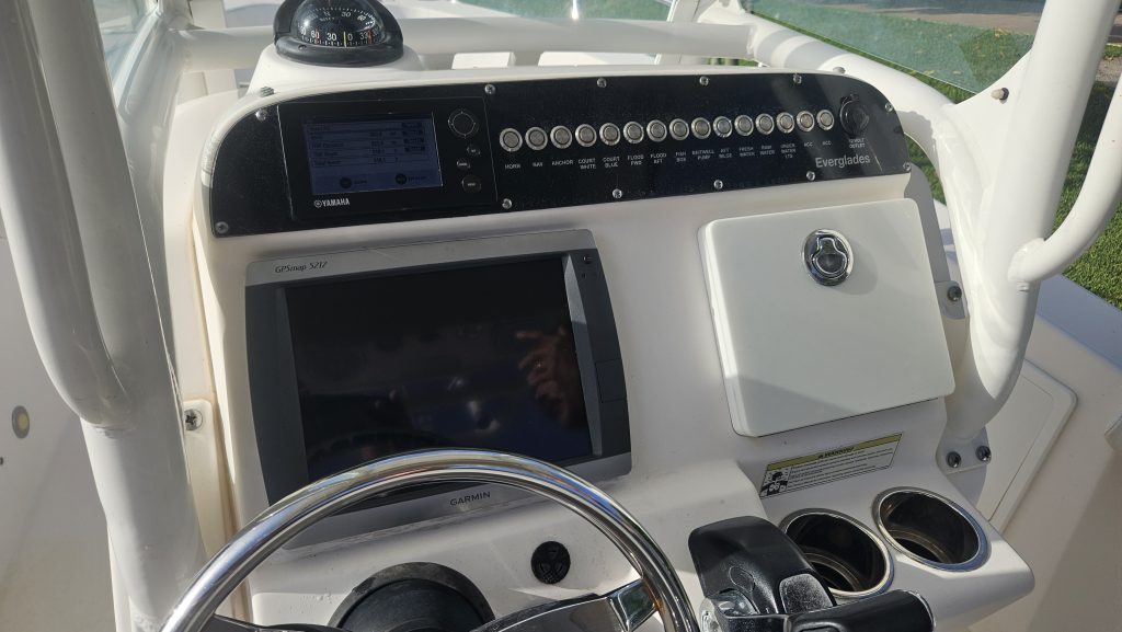 Everglades 230 CC