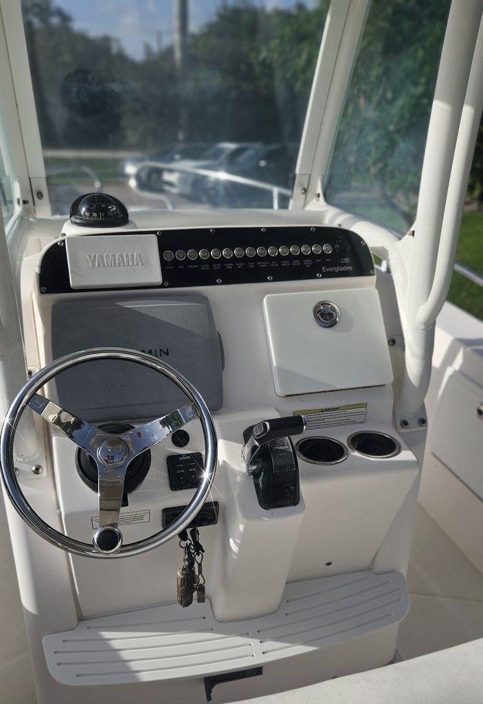 Everglades 230 CC